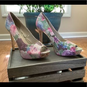 Torta Caliente Multi-color Heels Sz 10 M